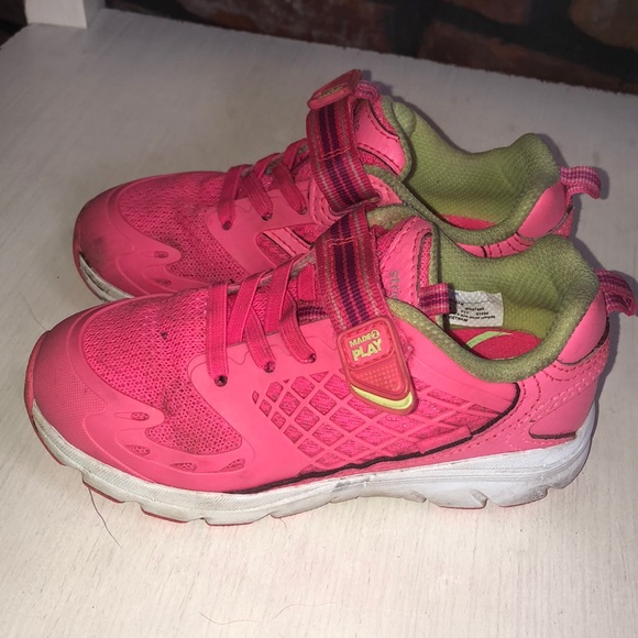 Pair of loved toddler sneakers: NB and SR - Picture 8 of 11